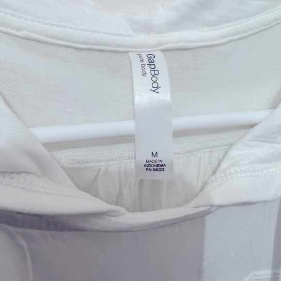 GapBody short sleeve hoodie. Very soft. Never worn. Light weight coverup - Picture 3 of 3